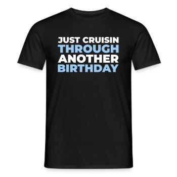 Croisière d’anniversaire à Kreuzfahrt - T-shirt homme - noir - Devant - AI Model Male 178 light (178cm)