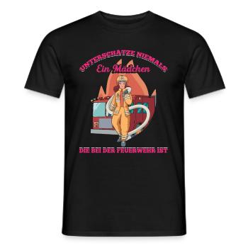 Unterschätze Niemals Ein Mädchen Die Bei Der Feuer - Männer T-Shirt - Schwarz - Vorne - AI Model Male 178 light (178cm)