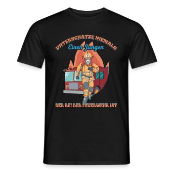Unterschätze Niemals Einen Jungen Der Bei Der Feue - Männer T-Shirt - Schwarz - Vorne - AI Model Male 178 light (178cm)