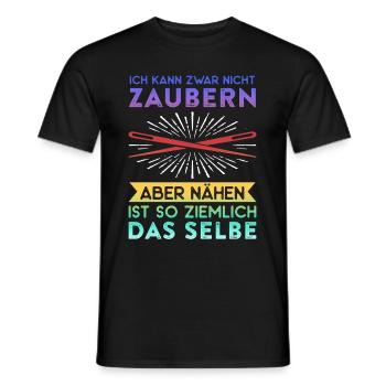 Zwar Nicht Zaubern Aber Nähen Ist Das Selbe - Männer T-Shirt - Schwarz - Vorne - AI Model Male 178 light (178cm)