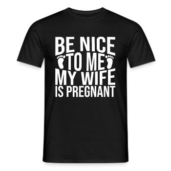 Sei nett zu mir meine Frau ist schwanger - Männer T-Shirt - Schwarz - Vorne - AI Model Male 178 light (178cm)