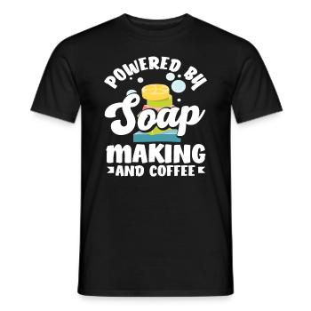 Angetrieben Von Seifenherstellung Und Kaffee - Männer T-Shirt - Schwarz - Vorne - AI Model Male 178 light (178cm)
