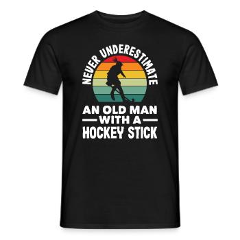 Never underestimate an old field hockey player - Men's T-Shirt - black - Front - AI Model Male 178 light (178cm)