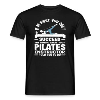Pilates Erfolg Mit Instruktor Anleitung - Männer T-Shirt - Schwarz - Vorne - AI Model Male 178 light (178cm)