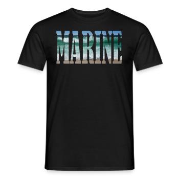Marine Strand - Männer T-Shirt - Schwarz - Vorne - AI Model Male 178 light (178cm)