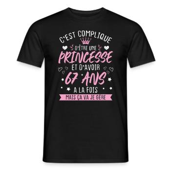 Une princesse et d'avoir 67 ans, Cadeau 67 ans - T-shirt homme - noir - Devant - AI Model Male 178 light (178cm)