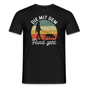 Die mit dem Hund geht - Gassi gehen - Männer T-Shirt - Schwarz - Vorne - AI Model Male 178 light (178cm)