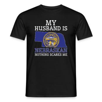 Nichts macht mir Angst Nebraskan Ehemann Nebraska - Männer T-Shirt - Schwarz - Vorne - AI Model Male 178 light (178cm)