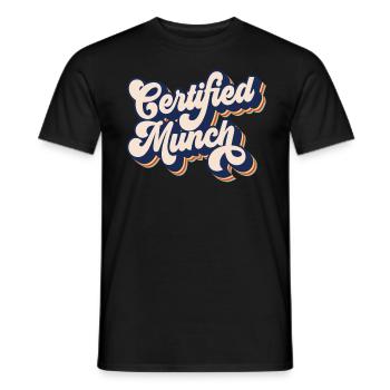 Zertifizierter Mun -Retro -Humor -zertifiziertes M - Männer T-Shirt - Schwarz - Vorne - AI Model Male 178 light (178cm)