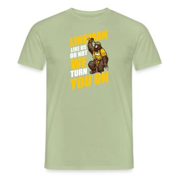 Lineman-Pole Ob wir oder nicht, wir machen dich an - Männer T-Shirt - Sage - Vorne - AI Model Male 178 light (178cm)