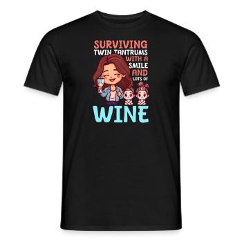 Zwillingsmutter überlebt mit Lächeln und Wein - Männer T-Shirt - Schwarz - Vorne - AI Model Male 178 light (178cm)