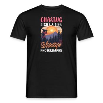Photographe animalier à la poursuite de la lumière et de la vie - T-shirt homme - noir - Devant - AI Model Male 178 light (178cm)
