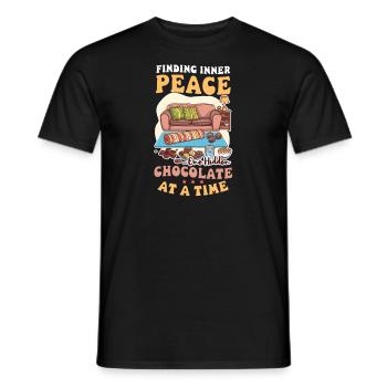 Maman de yoga à la recherche de la paix intérieure, un chocolat à la fois - T-shirt homme - noir - Devant - AI Model Male 178 light (178cm)