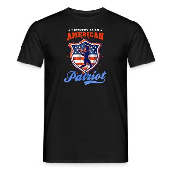 4. Juli Baseball identifiziert sich als amerikanischer Patriot - Männer T-Shirt - Schwarz - Vorne - AI Model Male 178 light (178cm)