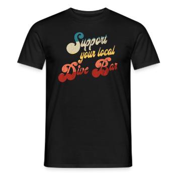 Unterstützen Sie Ihre lokale Kneipe. Lustige Retro - Männer T-Shirt - Schwarz - Vorne - AI Model Male 178 light (178cm)
