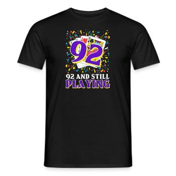 92. Geburtstag 92 und immer noch spielen - Männer T-Shirt - Schwarz - Vorne - AI Model Male 178 light (178cm)