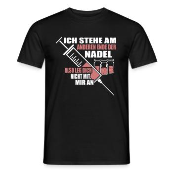 Ich stehe am anderen Ende der Nadel - Männer T-Shirt - Schwarz - Vorne - AI Model Male 178 light (178cm)