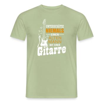 Alter Mann Gitarre Gitarrist Gitarrenlehrer - Männer T-Shirt - Sage - Vorne - AI Model Male 178 light (178cm)