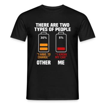 Lustiges Elektroauto Geschenk - Männer T-Shirt - Schwarz - Vorne - AI Model Male 178 light (178cm)