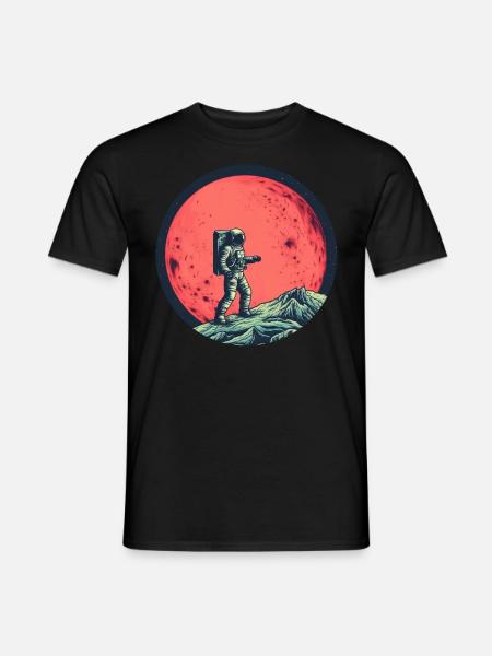 Astronaut auf Mond vor Rotem Mond - Männer T-Shirt - Schwarz