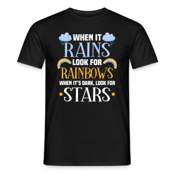 Wenn es regnet, suche nach dem Regenbogen. - Männer T-Shirt - Schwarz - Vorne - AI Model Male 178 light (178cm)