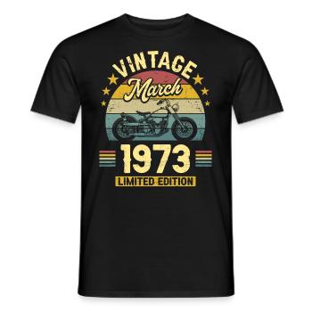 Oldtimer-Biker Jahrgang März 1973 50-jähriges Jubiläum - Männer T-Shirt - Schwarz - Vorne - AI Model Male 178 light (178cm)