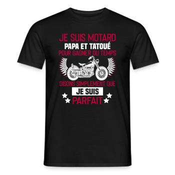 Tattooed biker dad = perfect man - Biker humor - Men's T-Shirt - black - Front - AI Model Male 178 light (178cm)