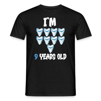 Ich bin 9 Jahre alt - Megalodon-Zahnhai 9. - Männer T-Shirt - Schwarz - Vorne - AI Model Male 178 light (178cm)