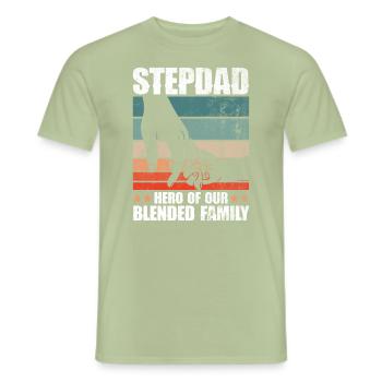 Stiefvater Vatertag Stiefpapa Geschenk Spruch - Männer T-Shirt - Sage - Vorne - AI Model Male 178 light (178cm)