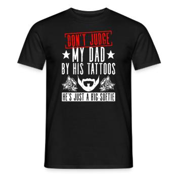Beurteile meinen Vater nicht nach seinen Tattoos, - Männer T-Shirt - Schwarz - Vorne - AI Model Male 178 light (178cm)