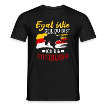 Egal Wie Geil Du Bist Ich Bin Cottbuser - Männer T-Shirt - Schwarz - Vorne - AI Model Male 178 light (178cm)