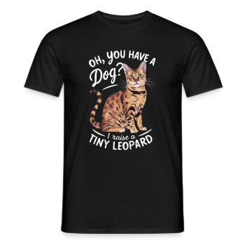Katze Winzig Leopard Geschenk - Männer T-Shirt - Schwarz - Vorne - AI Model Male 178 light (178cm)