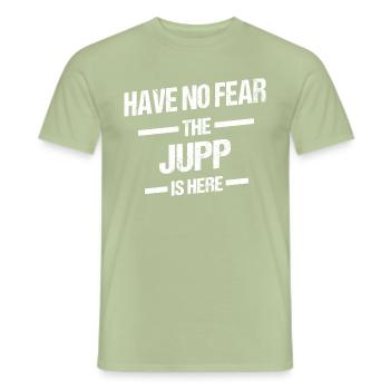 Jupp Prénom Anniversaire - T-shirt homme - vert sauge - Devant - AI Model Male 178 light (178cm)