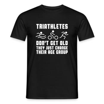 Triathlon Triathlet Alter - Männer T-Shirt - Schwarz - Vorne - AI Model Male 178 light (178cm)