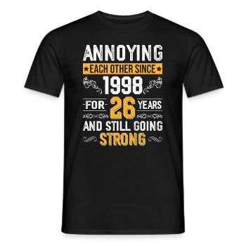 Beziehung Ehe Jubiläum - sich necken seit 1998 - Männer T-Shirt - Schwarz - Vorne - AI Model Male 178 light (178cm)