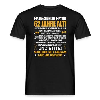 Der Träger dieses Shirts ist 62 Jahre alt 62. - Männer T-Shirt - Schwarz - Vorne - AI Model Male 178 light (178cm)