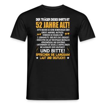 Der Träger dieses Shirts ist 52 Jahre alt 52. - Männer T-Shirt - Schwarz - Vorne - AI Model Male 178 light (178cm)