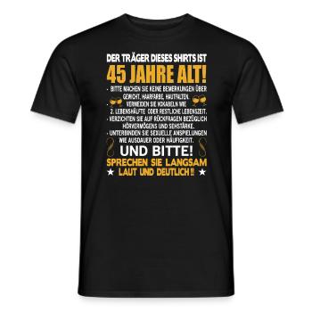 Der Träger dieses Shirts ist 45 Jahre alt 45. - Männer T-Shirt - Schwarz - Vorne - AI Model Male 178 light (178cm)