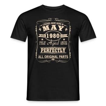 Millésime Mai 1980 Anniversaire - T-shirt homme - noir - Devant - AI Model Male 178 light (178cm)