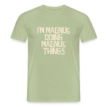 I'm Magnus doing Magnus things - Männer T-Shirt - Sage - Vorne - AI Model Male 178 light (178cm)