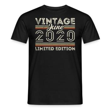 Juni 2020 Juni Geburtstagsgeschenk Juni 2020 - Männer T-Shirt - Schwarz - Vorne - AI Model Male 178 light (178cm)
