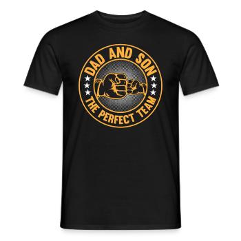 Daddy Father's Day - Dad And Son The Perfect Team - Männer T-Shirt - Schwarz - Vorne - AI Model Male 178 light (178cm)
