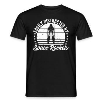 Rocket Ship Space Ship - Easily Distracted By Spac - Männer T-Shirt - Schwarz - Vorne - AI Model Male 178 light (178cm)