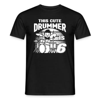 Birthday Drummer Boy - This Cute Drummer Is 6 Year - Männer T-Shirt - Schwarz - Vorne - AI Model Male 178 light (178cm)