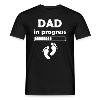 Dad In Progress - Daddy to be First Fathers Day - Men's T-Shirt - black - Front - AI Model Male 178 light (178cm)