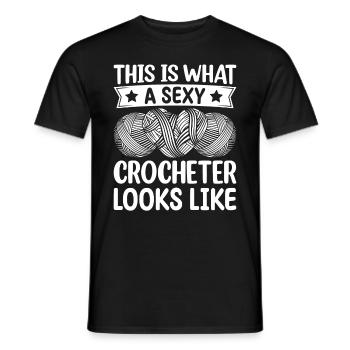 Voici à quoi ressemble une crocheteuse sexy - Crochet - T-shirt homme - noir - Devant - AI Model Male 178 light (178cm)
