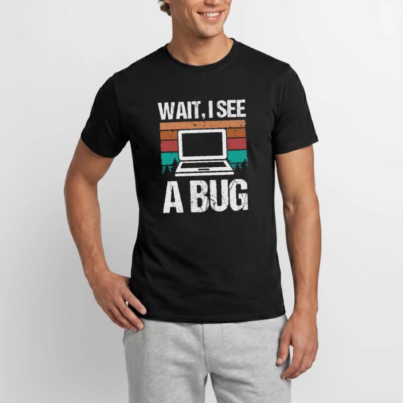 Quality Assurance Wait I see a Bug Software Code Männer T-Shirt