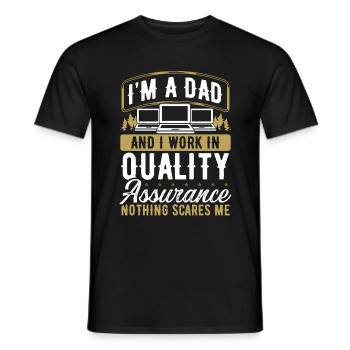 Quality Assurance Fathers Day QA Engineering DadQu - Männer T-Shirt - Schwarz - Vorne - AI Model Male 178 light (178cm)