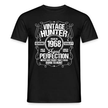1968 Hunting for Boar Hunter Dog 1968 Year Born - Männer T-Shirt - Schwarz - Vorne - AI Model Male 178 light (178cm)