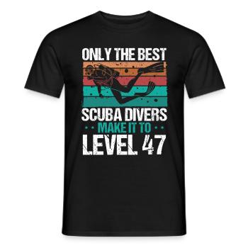 47 Plongée sous-marine Niveau 47 ans Plongeur Snorkeling - T-shirt homme - noir - Devant - AI Model Male 178 light (178cm)